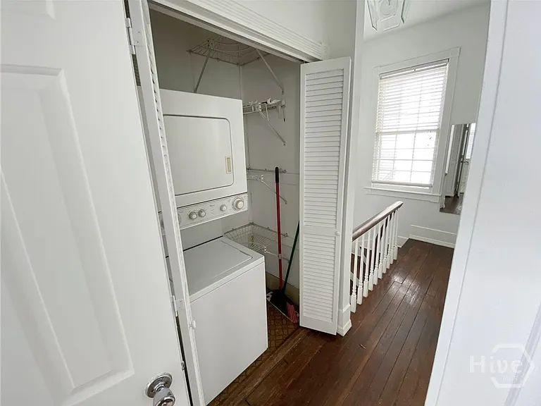 506 E York St — Photo 12