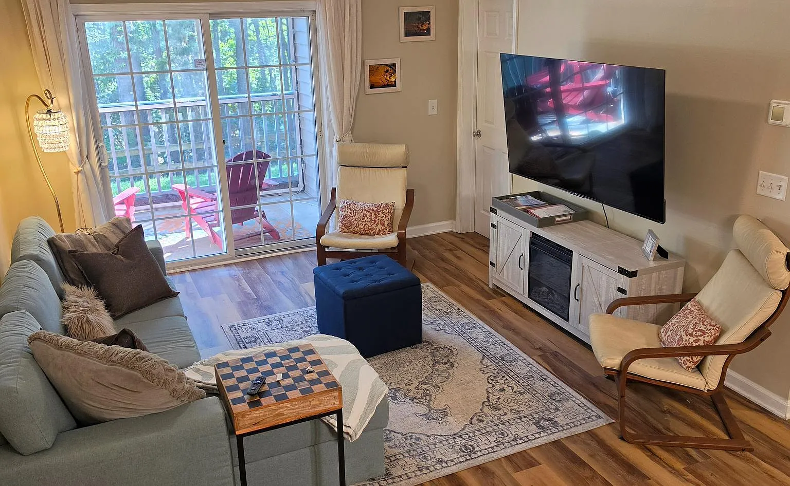 2 bed, 1060 sqft, $1,900 — Photo 1