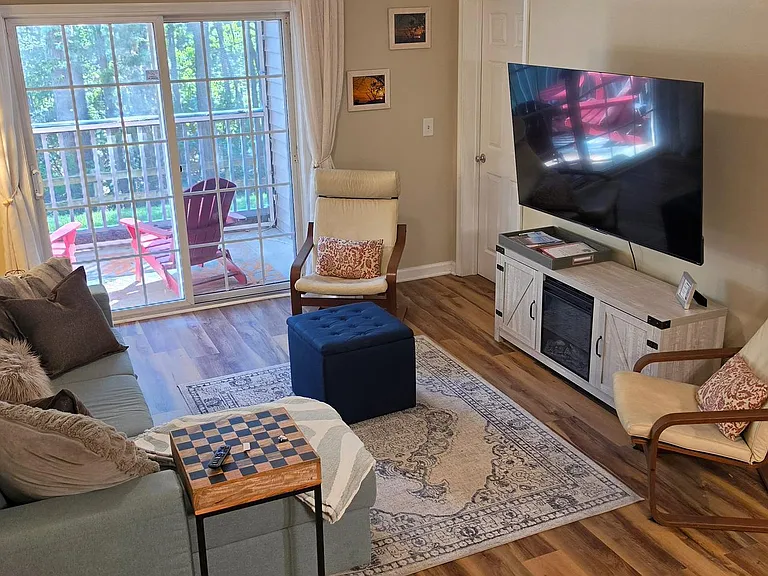 400 Cascade Ln #405 — Photo 1