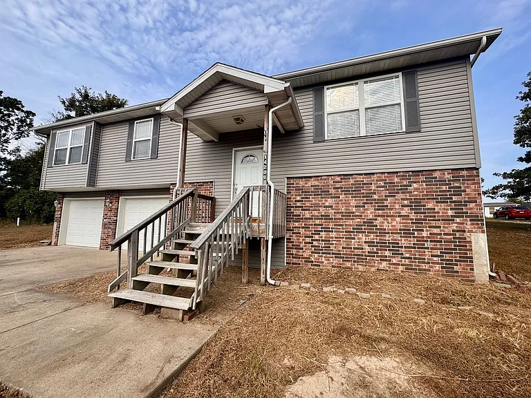 14209 Haywood Dr — Photo 1