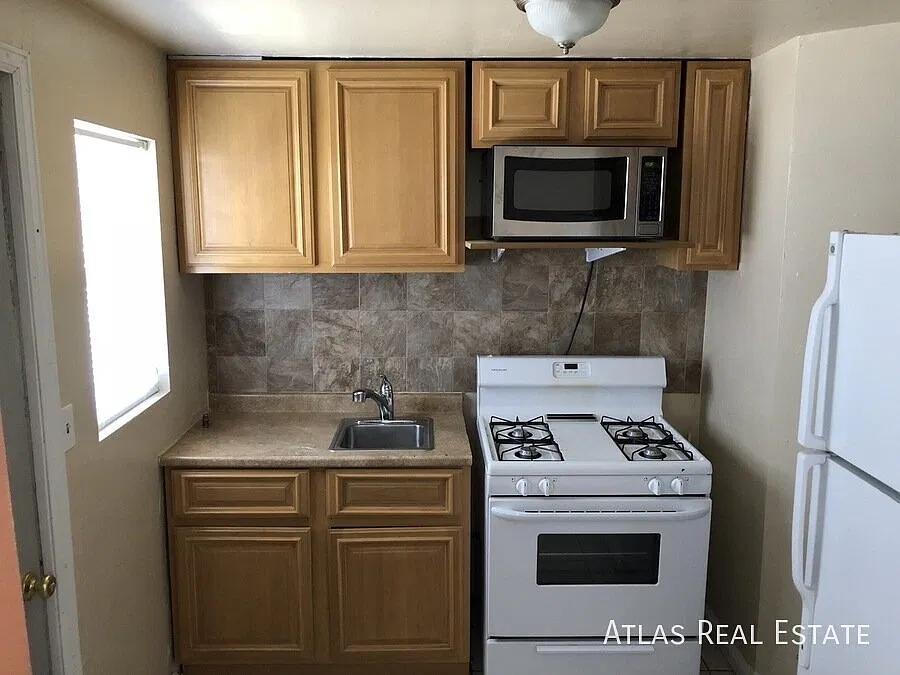 *More Photos Coming Soon!* 1 Bedroom Apartment With A Fenced In Backyard Near Rocky Mountain Arsenal — Photo 2