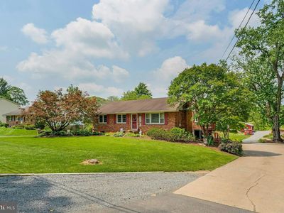 17447 Lakefield Rd, Round Hill, VA, 20141