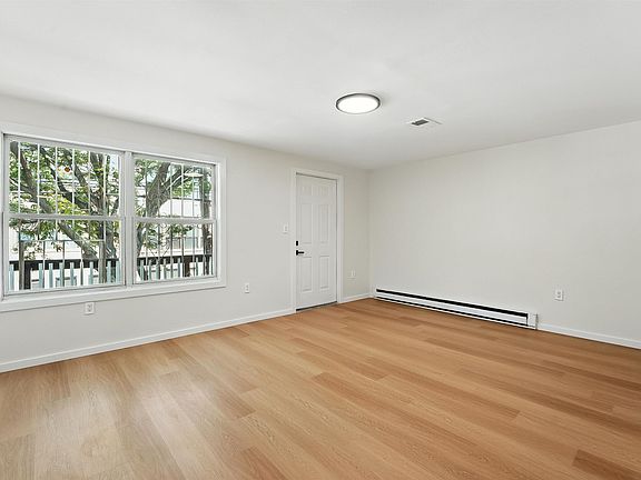 2nd image of 338-340 Halladay St #2