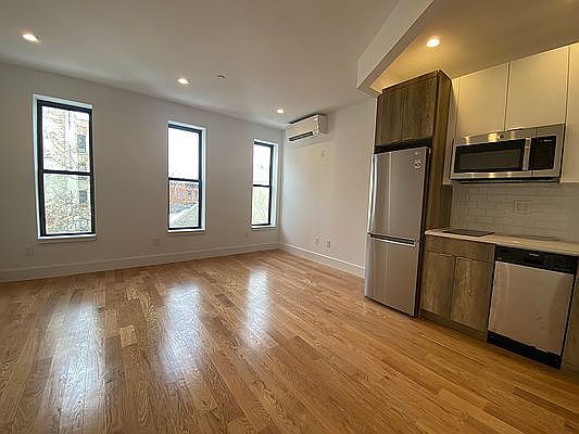 5th image of 147 W 130th St #3B