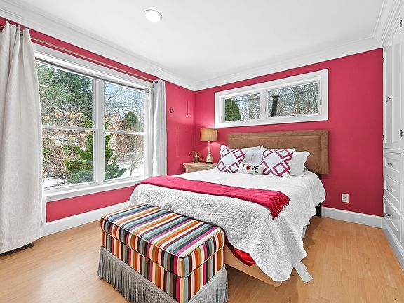 5th image of 31 Bayview Ave