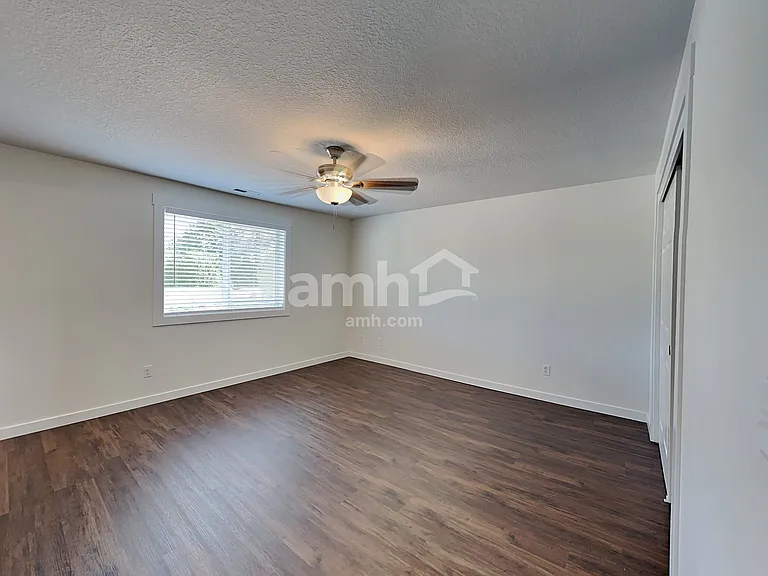 286 W 14th St — Photo 8