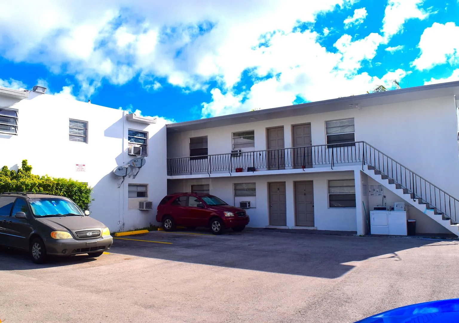 2 Bed/ 1 Bath in the Heart of Miami! — Photo 2