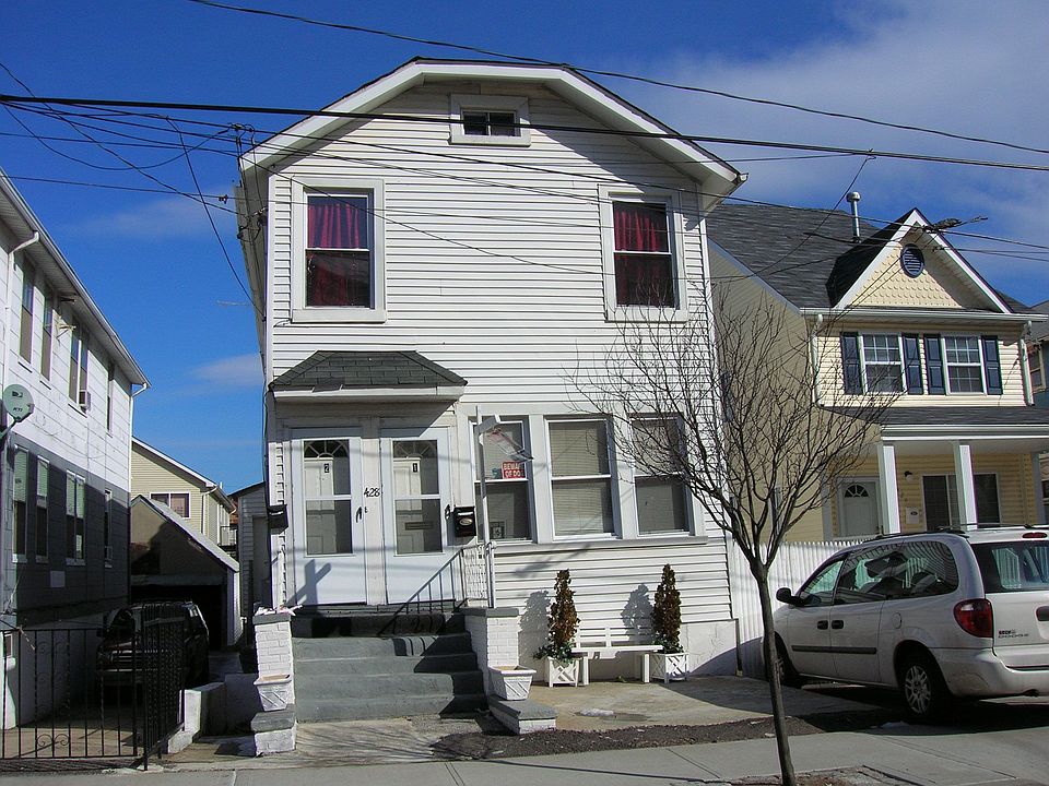 428 Beach 38 Street