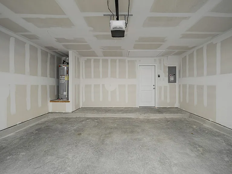 1368 Kingsgate Dr — Photo 50