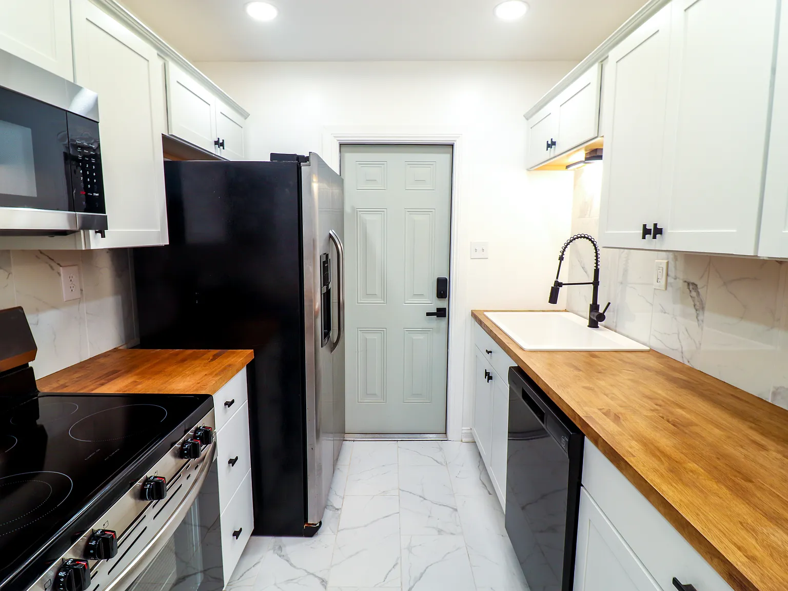 3 bed, 1100 sqft, $1,700 — Photo 3