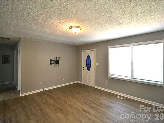 4th image of 104 S Gregory St