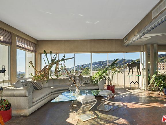 4th image of 7135 Hollywood Blvd APT 901