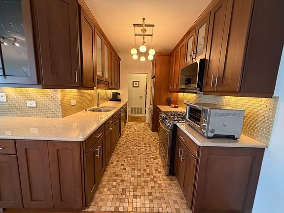 4th image of 550 W Surf St APT 512