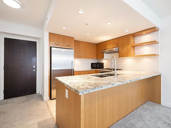 4th image of 1455 George St #901