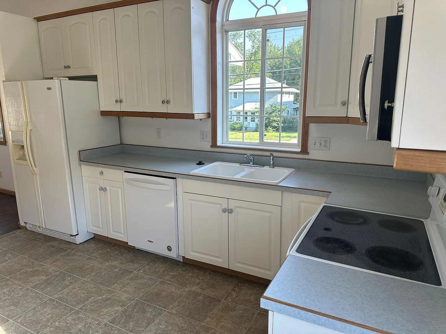 Move-In Special! $500 Off First Month's Rent! Large 4-Bedroom, 3-Bathroom House — Photo 3