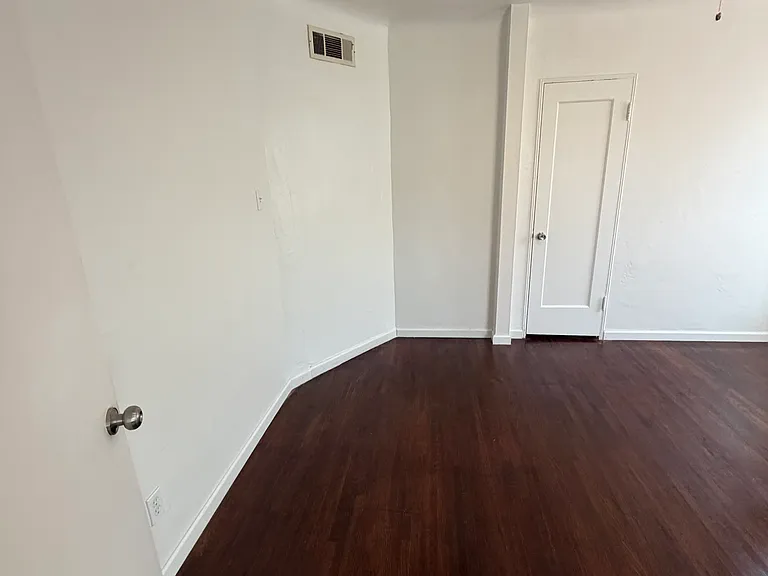 1801 Brokaw Ave #3A — Photo 1