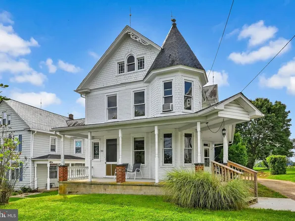 52 E Main St, Fawn Grove, PA 17321
