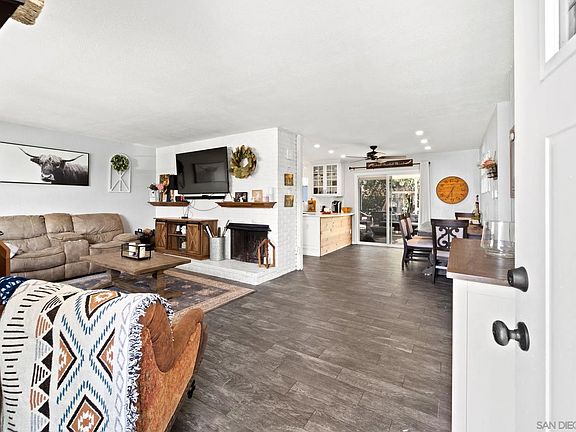2nd image of 1527 Country Crest Dr