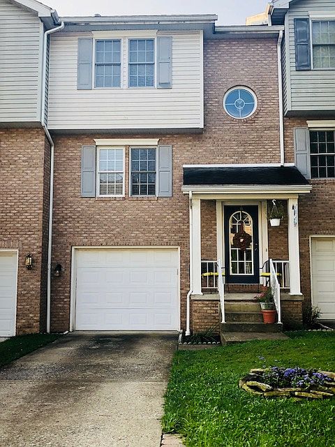 1st image of 940 Ashton Pl