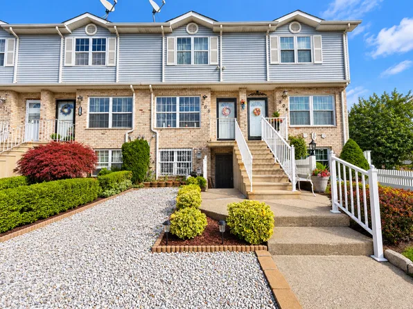 206 Pond Way APT B, Staten Island, NY 10303