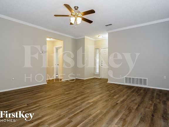 4th image of 924 NW Summercrest Blvd