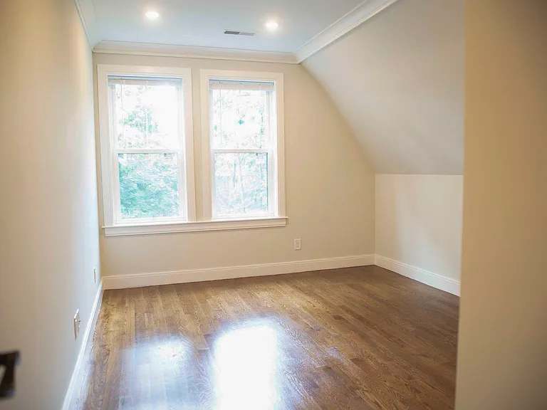 53 Quint Ave #2 — Photo 7