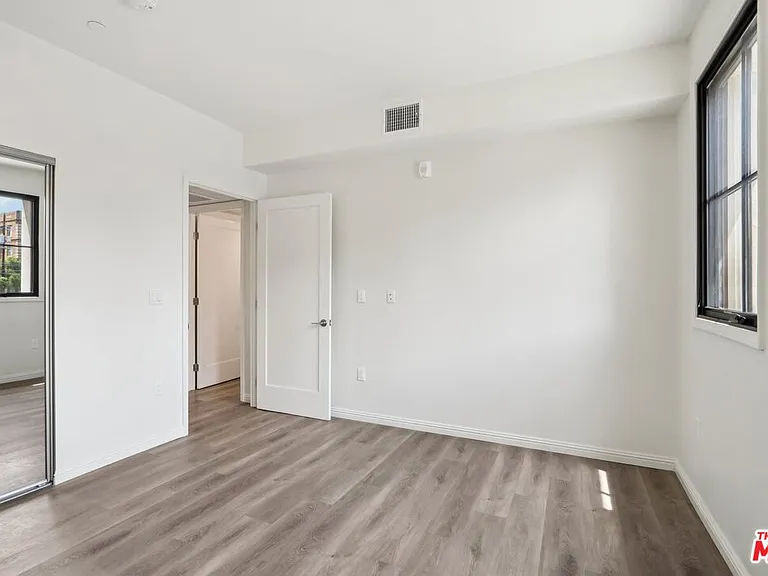 951 S Wilton Pl #201 — Photo 10