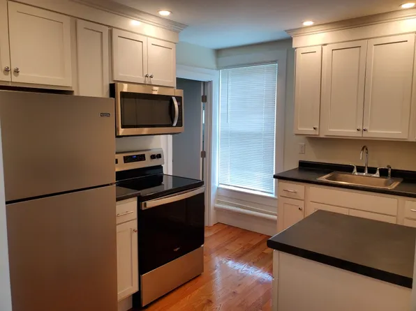 79 Government St #B, Kittery, ME 03904