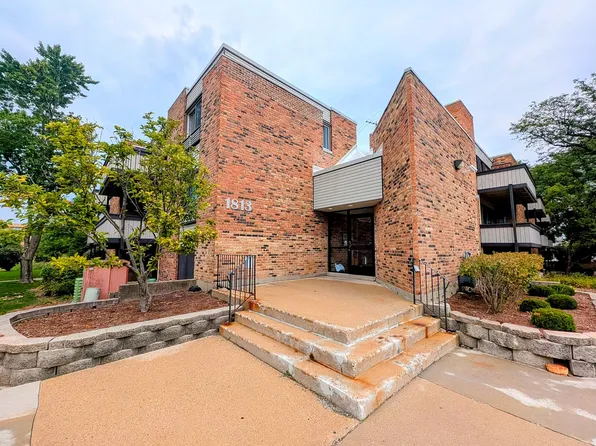 1813 Hemlock Pl APT 304, Schaumburg, IL 60173