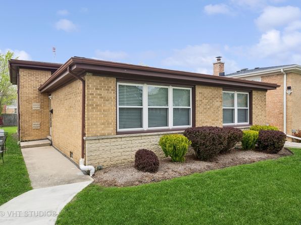 9336 Lavergne Ave, Skokie, IL 60077
