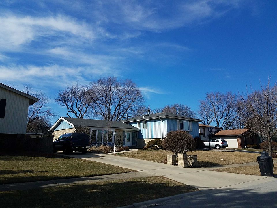 2nd image of 816 N Harrow Ct