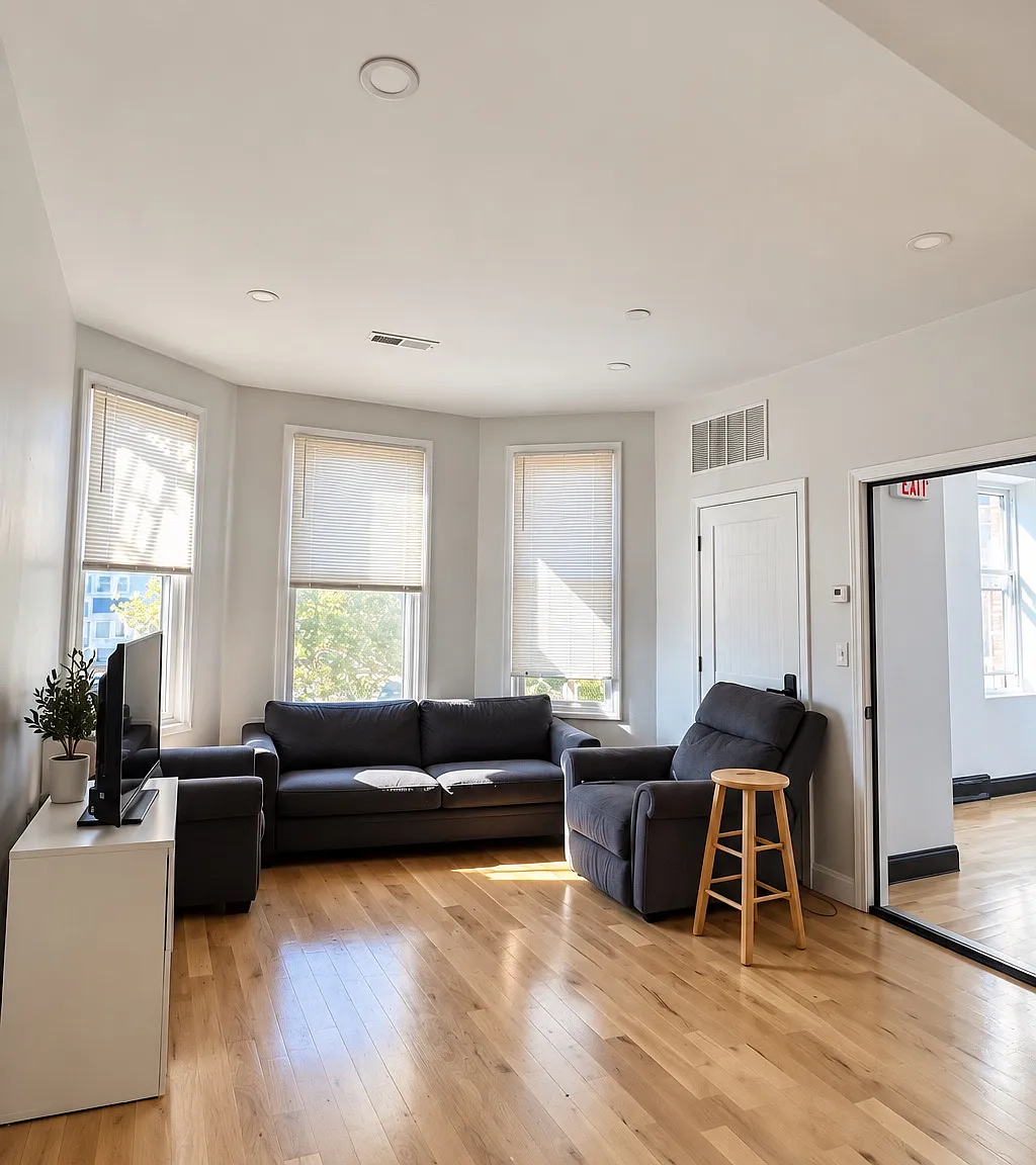 3 bed, 1.5 bath, $3,100 — Photo 2