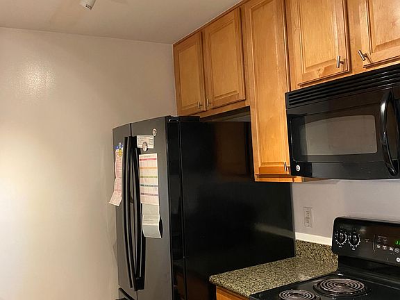 3rd image of 3176 Summit Square Dr APT A6