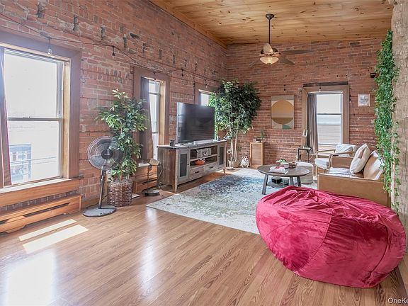 4th image of 31 Main St #Penthouse