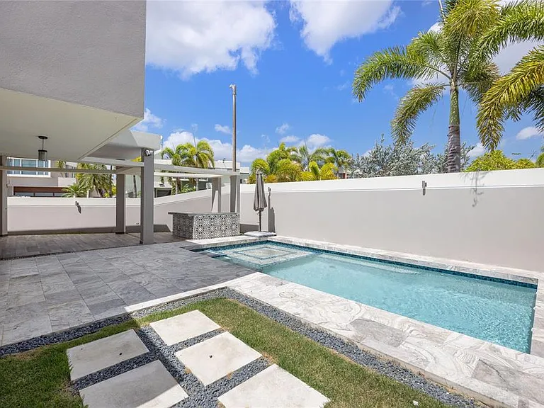 P-25 Paseo Las Olas — Photo 21