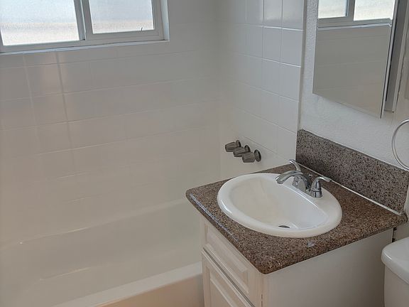 5th image of 5252 Elizabeth St APT 17