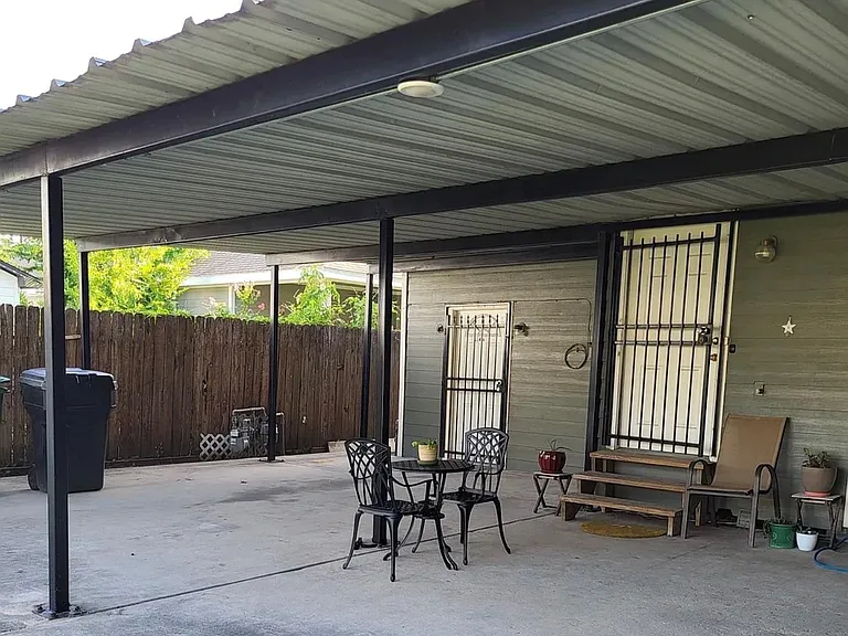 924 Kelley St — Photo 2