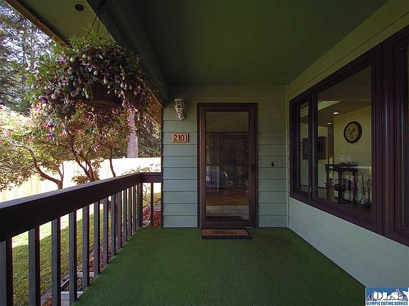 3rd image of 2101 Seabreeze Pl