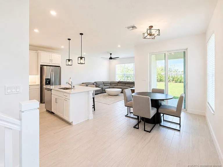 3583 NW Solange Ct — Photo 3