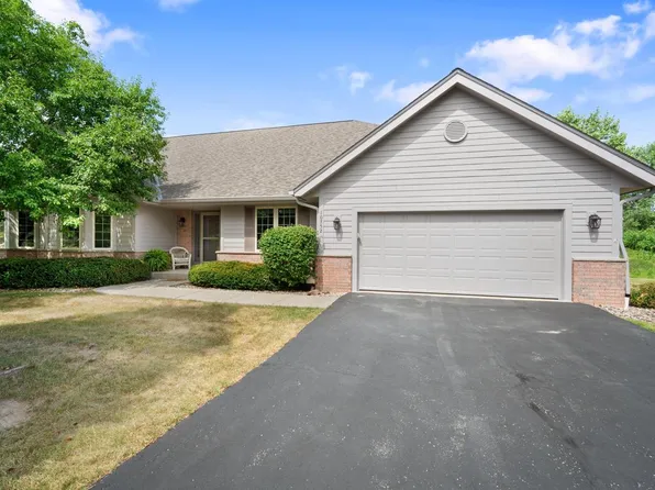 10752 N Oxford COURT, Mequon, WI 53092