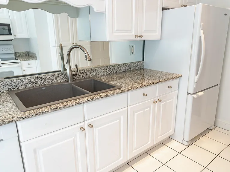 817 Botetourt Gdns — Photo 15