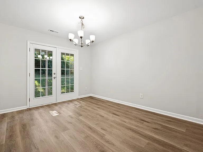 1140 Drew St — Photo 5