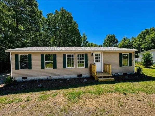 713 Woods Rd, Tunnel Hill, GA 30755