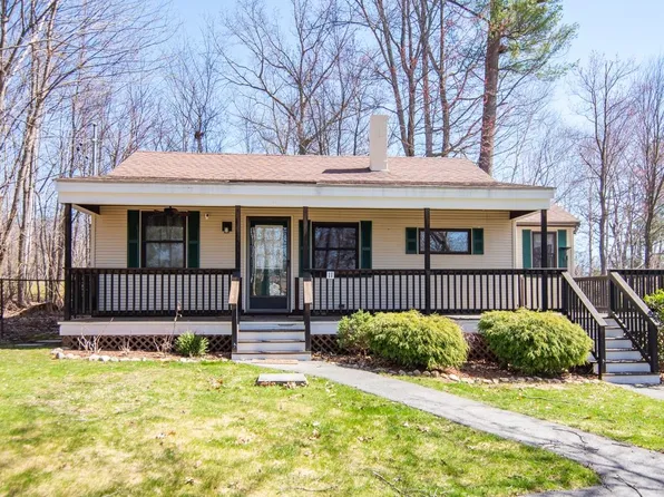 11 Grove Drive, Hampstead, NH 03831