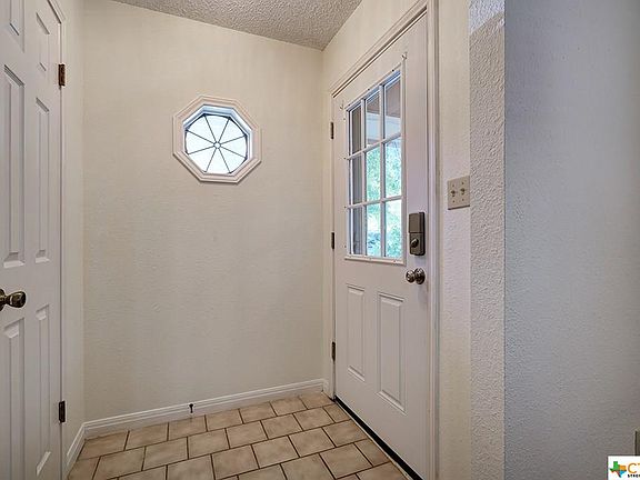 2nd image of 873 Bellaire Dr
