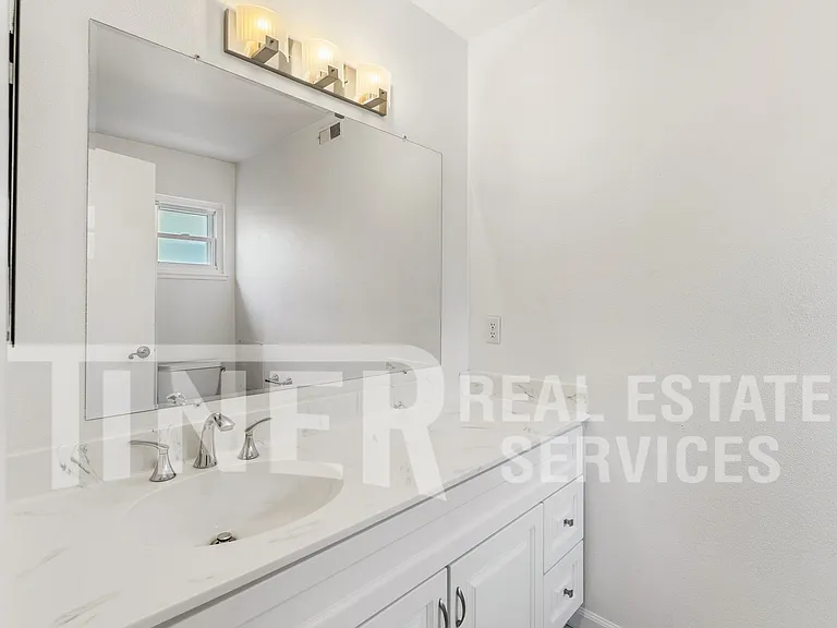 9136 Cecile Way — Photo 15