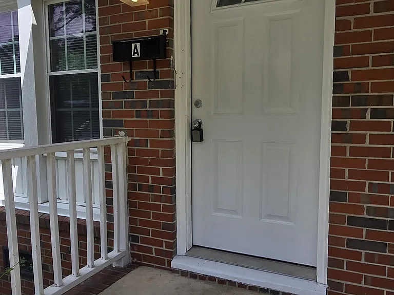 1107 Meadow St S — Photo 2