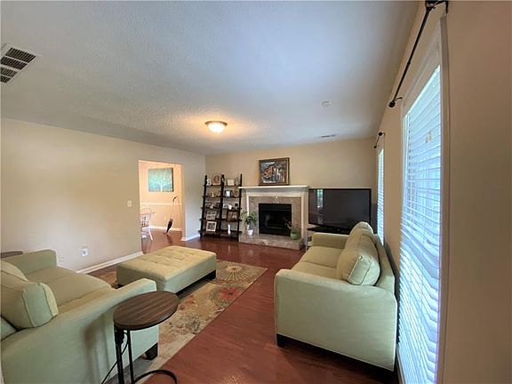 5th image of 4325 Fox Chase Dr