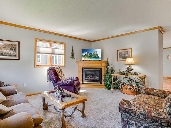 3rd image of 3062 Linden Dr #4