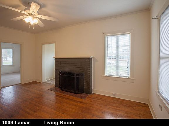 3rd image of 1009 Lamar St